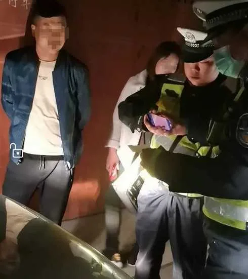 洋县酒驾男子遇交警躲避检查将车开车进小区