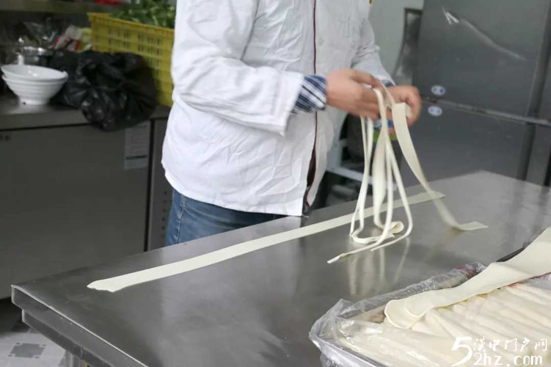 古镇里的草帽面馆，还藏着这样的故事！