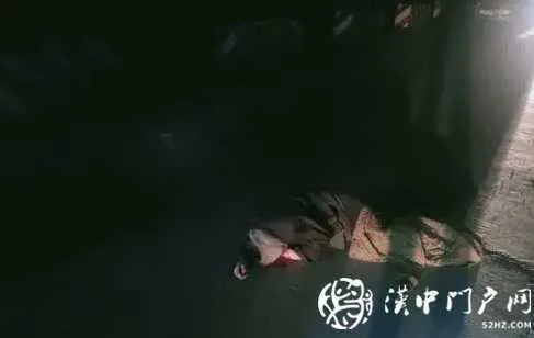 勉县发生一起交通事故，一辆面包车将一老人撞倒