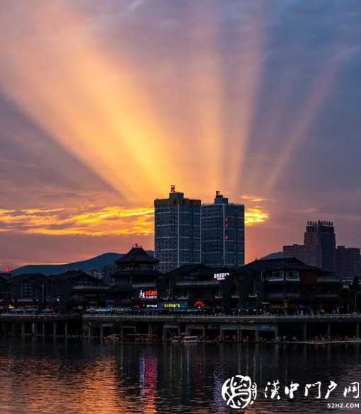 西乡· 彩霞飘 夕阳红！