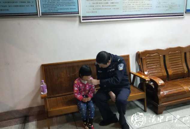 端水喂饭、公主抱！汉中公安“民警奶爸”太暖心！