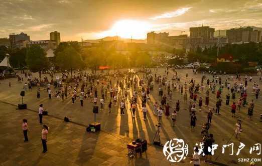西乡· 彩霞飘 夕阳红！