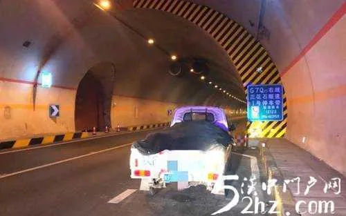 汉中一驾驶员在应急车道停车睡觉，被扣6分罚200元