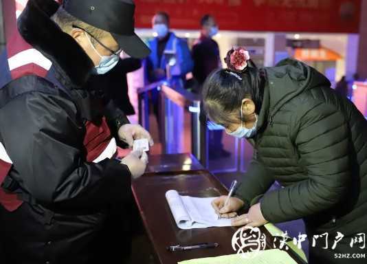 刚刚，市委书记方红卫到汉中火车站检查督导疫情防控工作