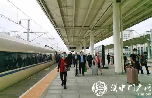 汉中车务段迎来“双节”假期返程客流高峰