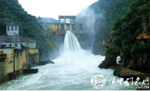 汉中石门水库开闸泄洪，场面壮观！