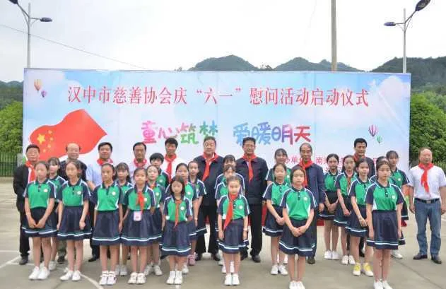 @汉中的小朋友们，六一快到了，几位“大朋友”给你们带话咯！
