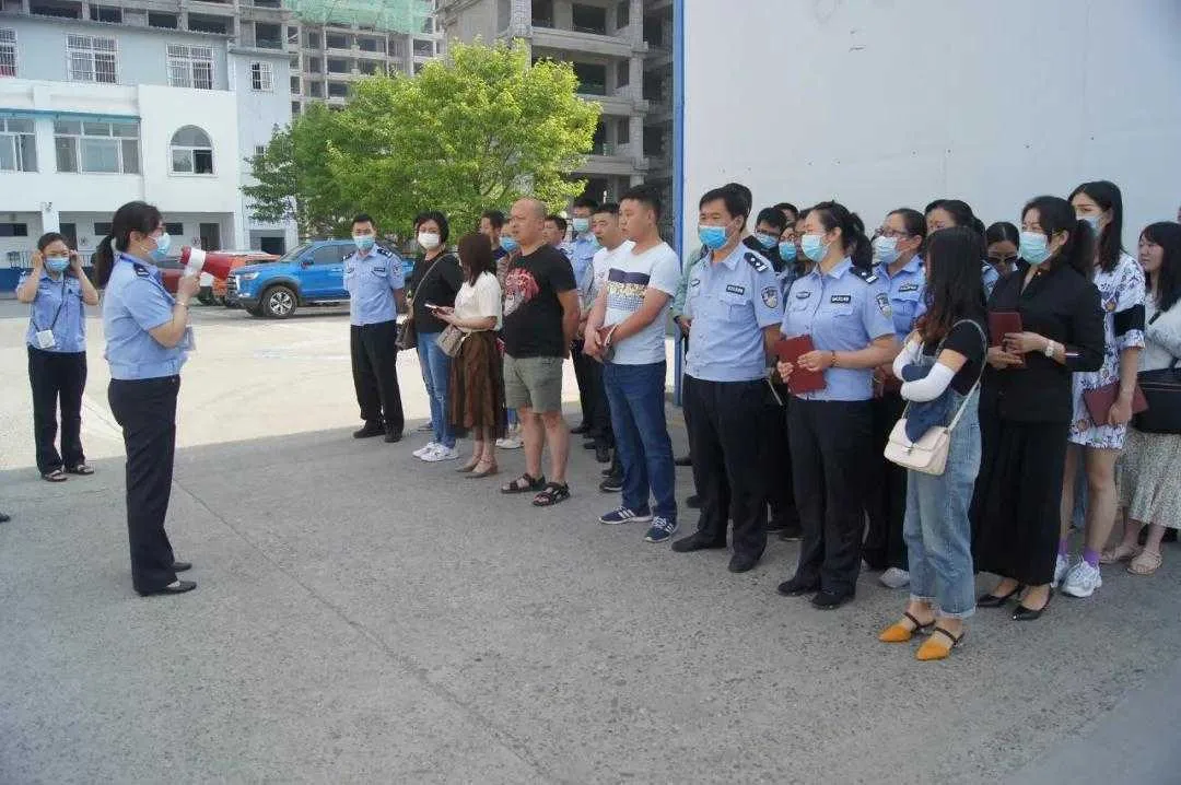 汉台公安为电动自行车挂牌练兵准备