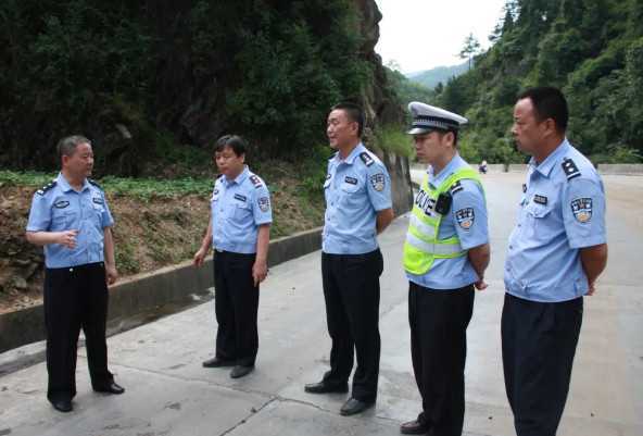 略阳县公安局交警大队助力山区发展，守护交通安全