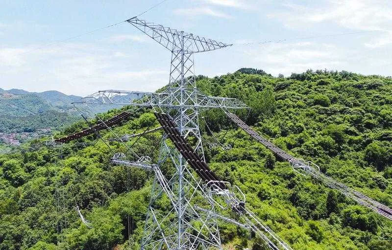 略阳建成国内首条全清洁能源特高压输电线