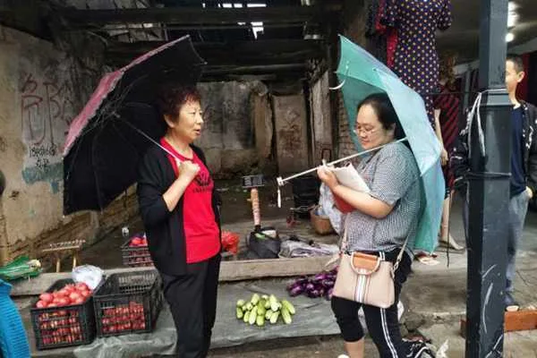 铺镇：网格员坚守一线　汛期排查保安全