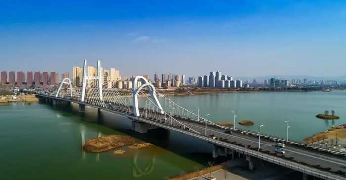 汉中市委网信办举行“四个在汉中”网上系列新闻发布会