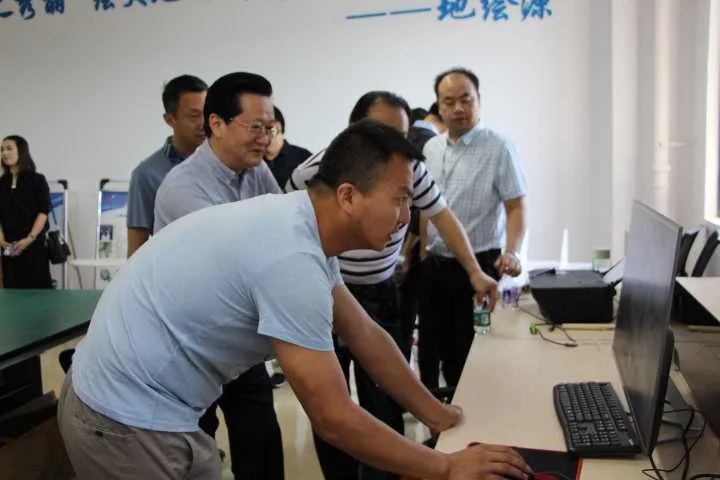 1591252532274973.jpg 经开区调研企业3.JPG