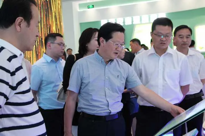 1591252592119172.jpg 调研农产品和中药材展示交易服务中心1.JPG