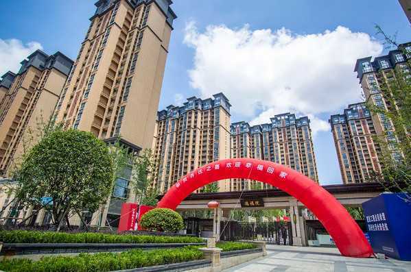 【喜讯】兴汉新区子云社区泰壹轩13路公交正式通车！