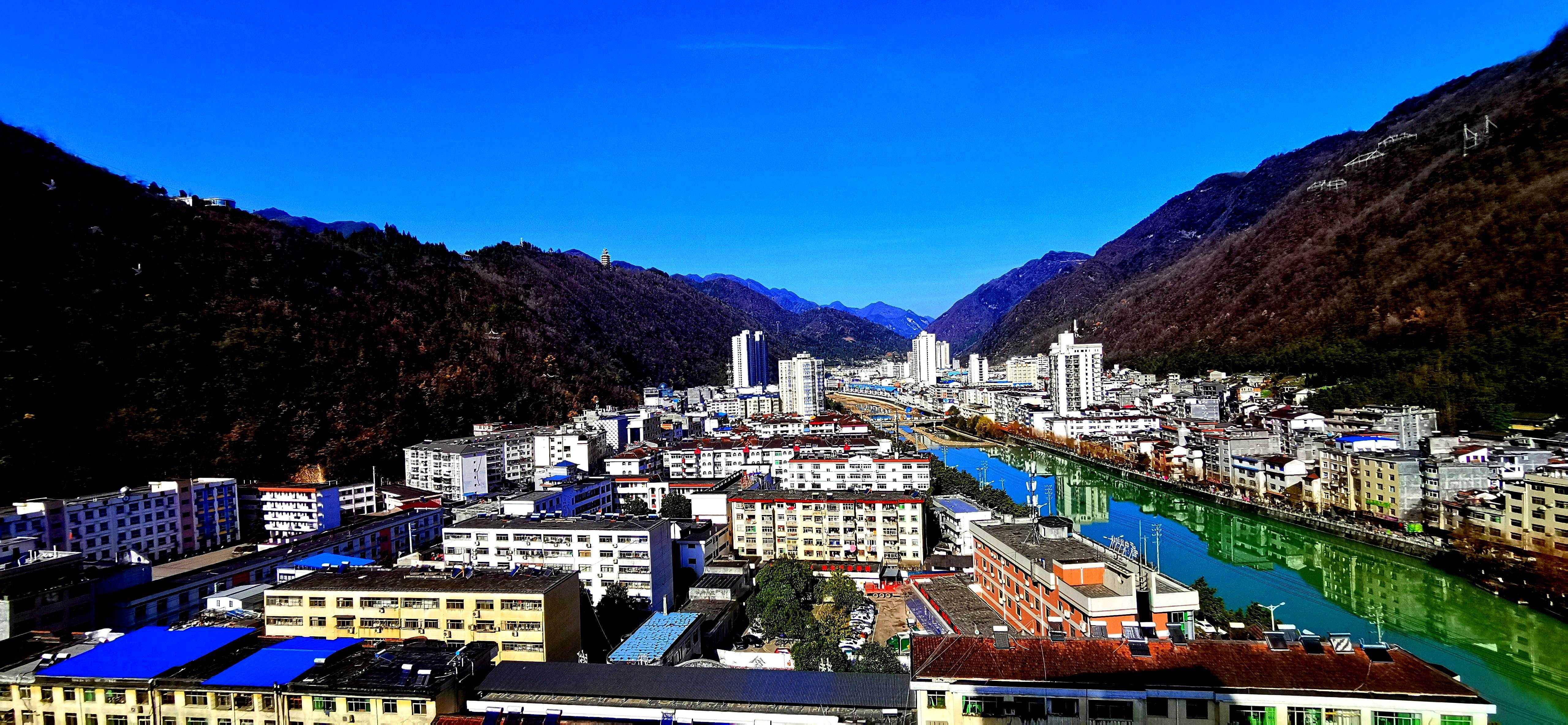 汉中镇巴县：春夏秋冬各不同