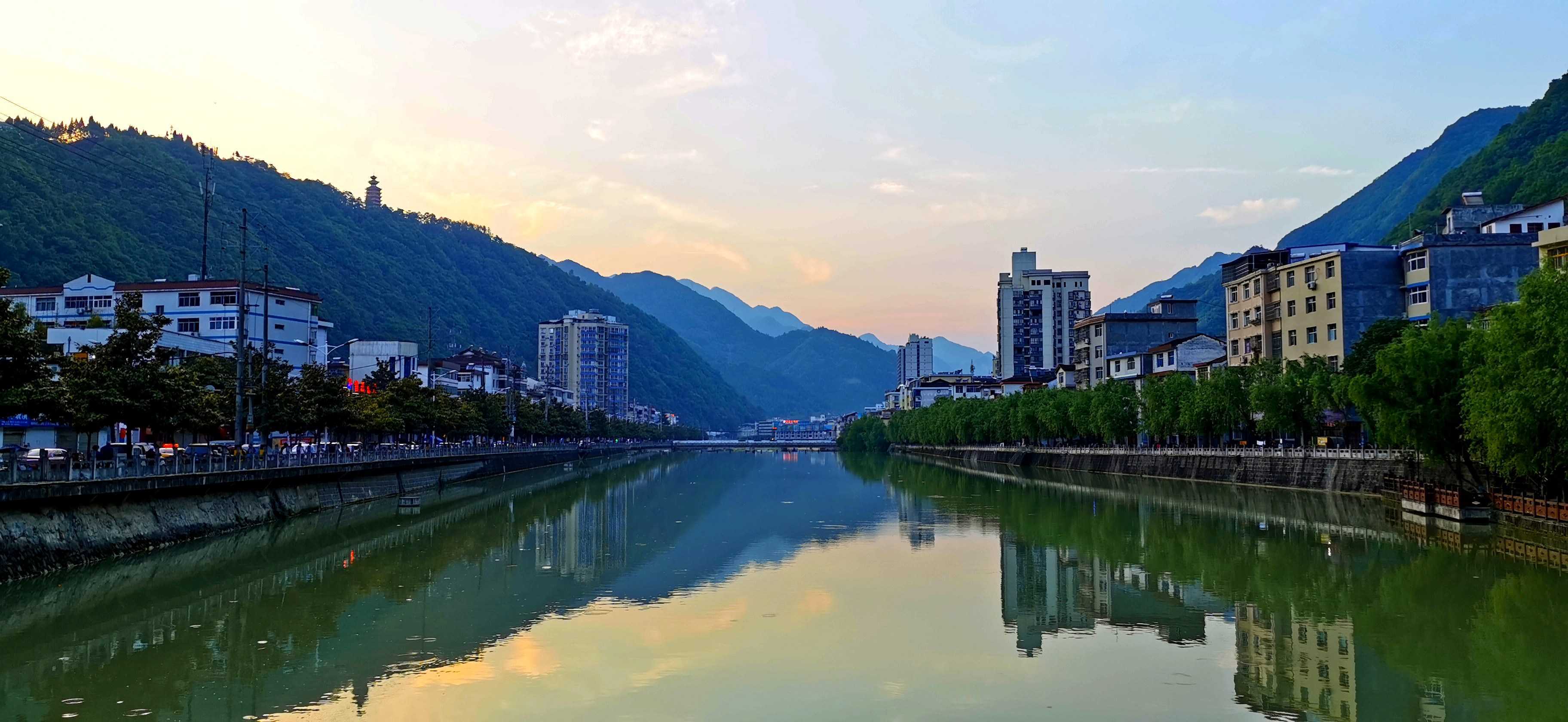 汉中镇巴县：春夏秋冬各不同