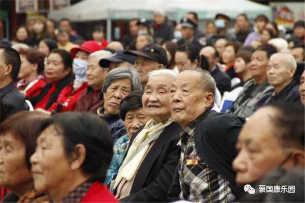 情浓重阳 老少同乐——褒国康乐园重阳演唱会”在褒国古镇举行