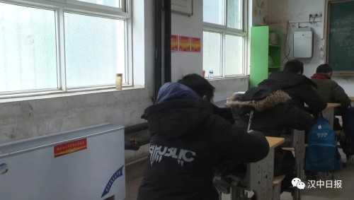 “暖冬工程”让偏远山区学校孩子温暖过冬