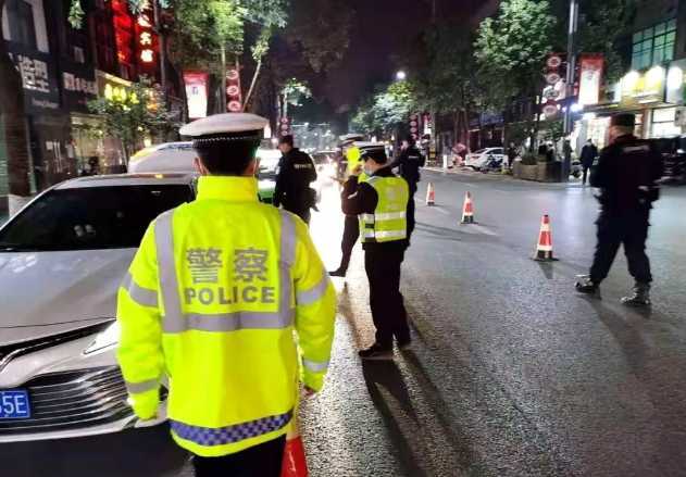 西乡公安集中清查城区娱乐场所！