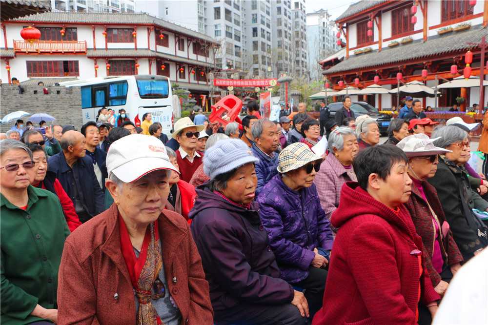“悦动汉江”文艺荟走进褒国康乐园优秀节目展演活动圆满成功