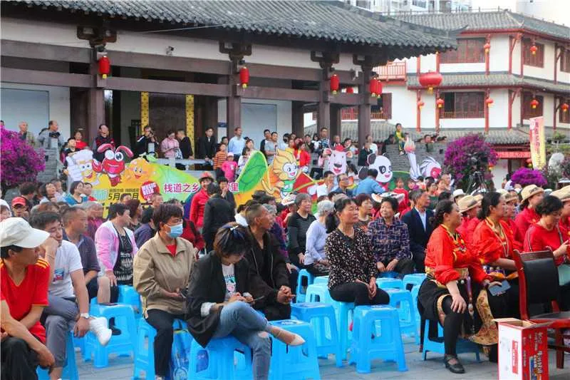 1619849347207542.jpg 啤酒龙虾美食嗨翻天!2021褒国古镇第三届啤酒龙虾节盛大的启幕