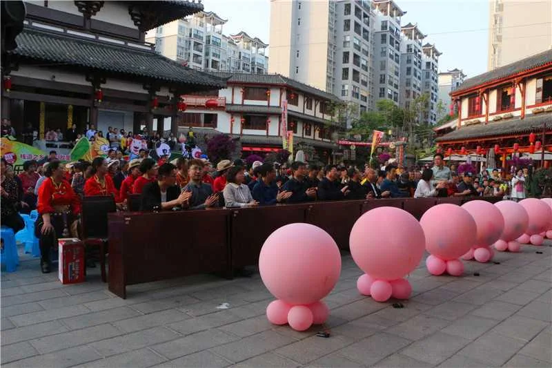1619849348996616.jpg 啤酒龙虾美食嗨翻天!2021褒国古镇第三届啤酒龙虾节盛大的启幕