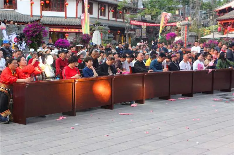 1619849400169803.jpg 啤酒龙虾美食嗨翻天!2021褒国古镇第三届啤酒龙虾节盛大的启幕