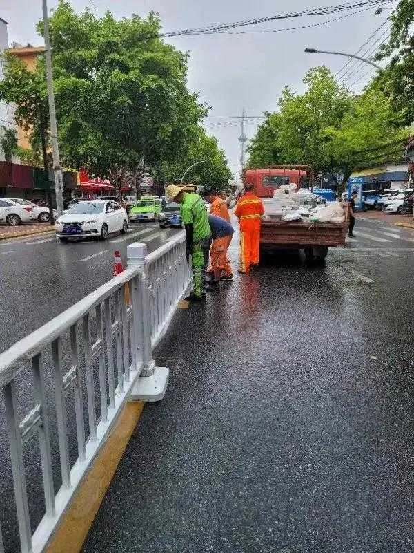 汉中前进路安装中心隔离护栏