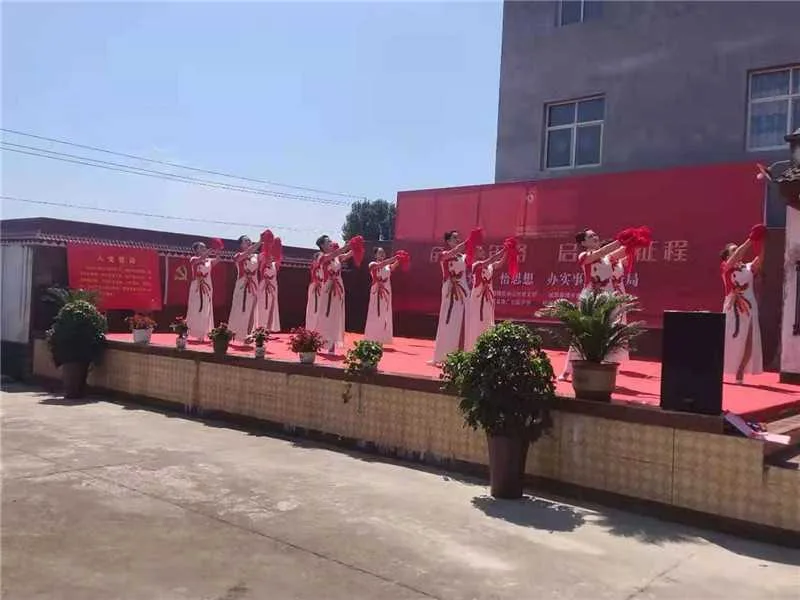 1624435846859818.jpg 汉中市城固县桔园镇贾家山村举行庆祝建党100周年文艺演出