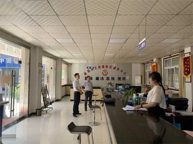 城固县行政审批服务局深入基层查建设，挖掘典型优服务