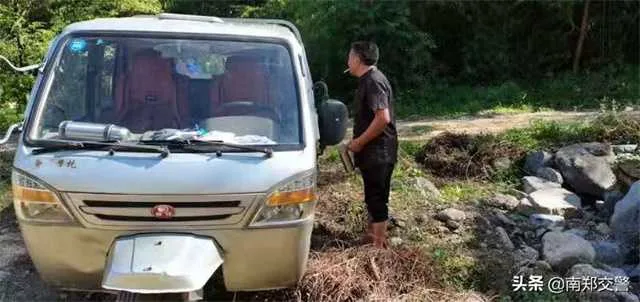 1630027610443485.jpg 南郑交警1.jpg