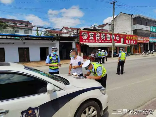 1630458971105186.jpg 交警6.jpg