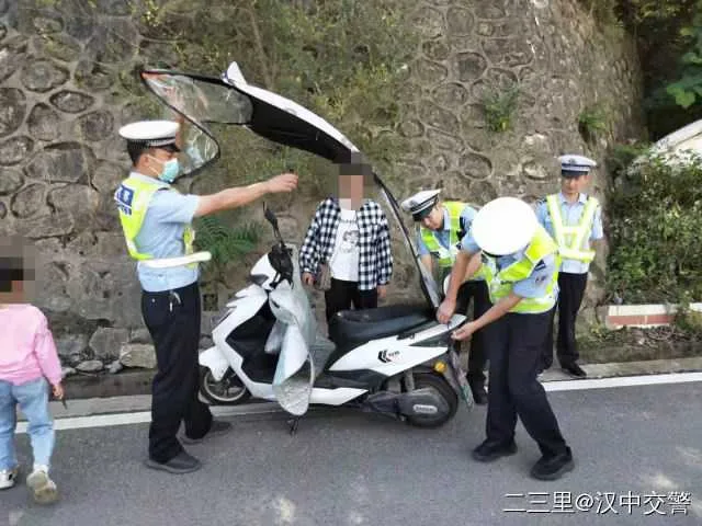 1630459081991925.jpg 交警9.jpg