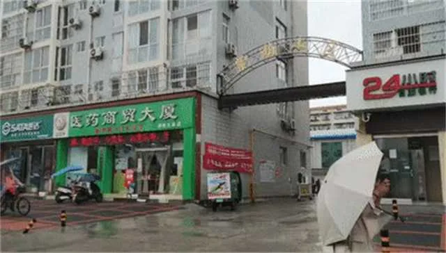 小区出行安全隐患大、深夜施工扰民，这些问题怎么解决的？