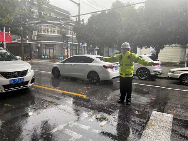 68小时坚守！汉中交警大队圆满完成国庆假期道路交通安保任务"