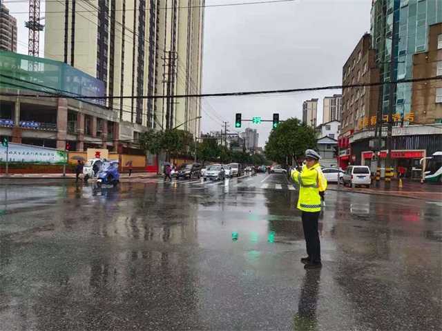 68小时坚守！汉中交警大队圆满完成国庆假期道路交通安保任务"
