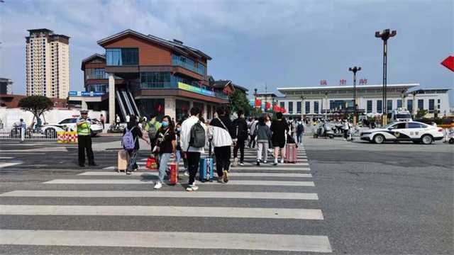 68小时坚守！汉中交警大队圆满完成国庆假期道路交通安保任务"
