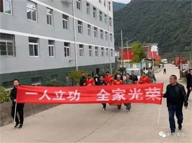 1634694926216880.jpg 骄傲5.jpg