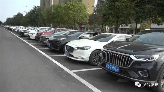 1636946190662775.jpg 汉台停车难2.jpg