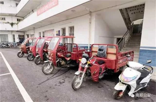 1639617382103091.jpg 摩托车.jpg