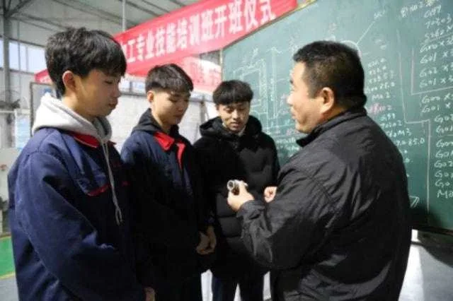 1639638628764588.jpg 技工1.jpg