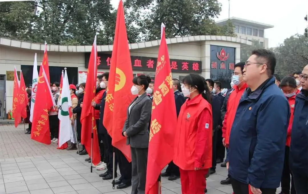 “奉献青春热血 点燃希望之光”!他们好样的!