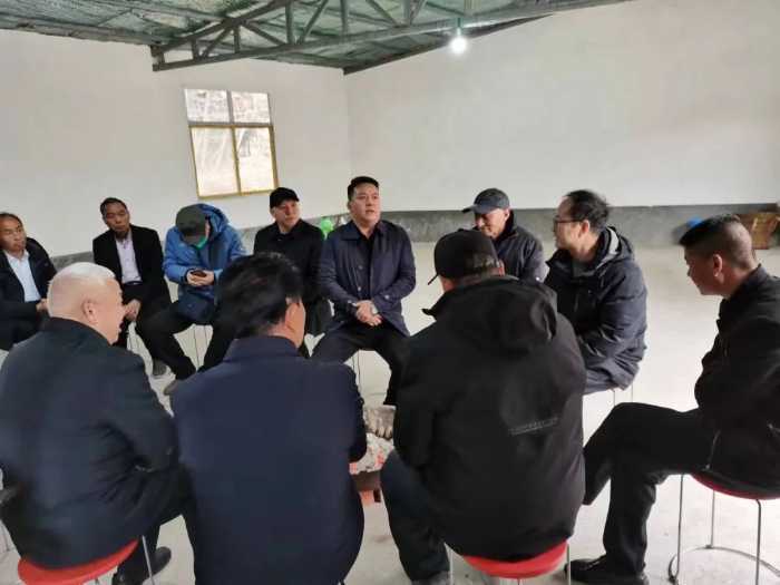 汉中市老科协会长徐登奎一行考察留坝县中药材食用菌等产业