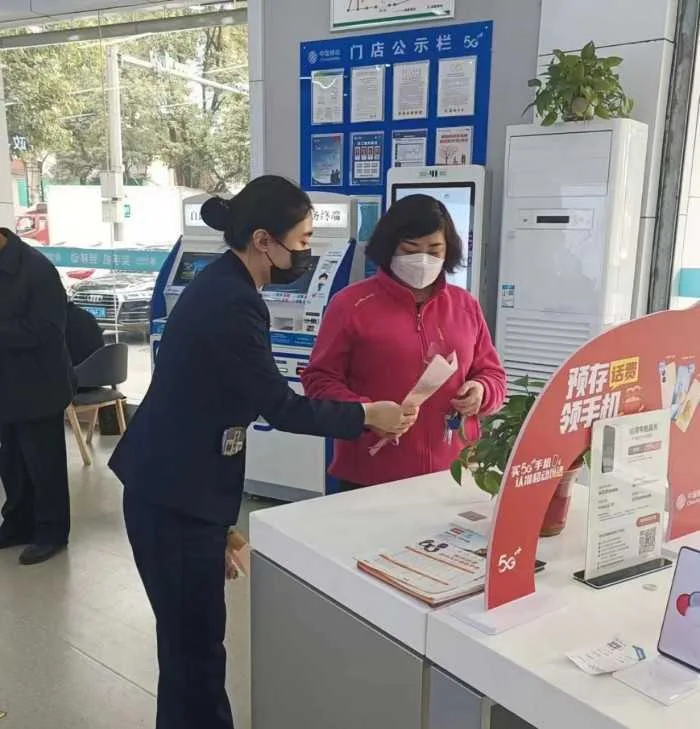 汉中移动营业厅开展“三八女神节”送惊喜活动