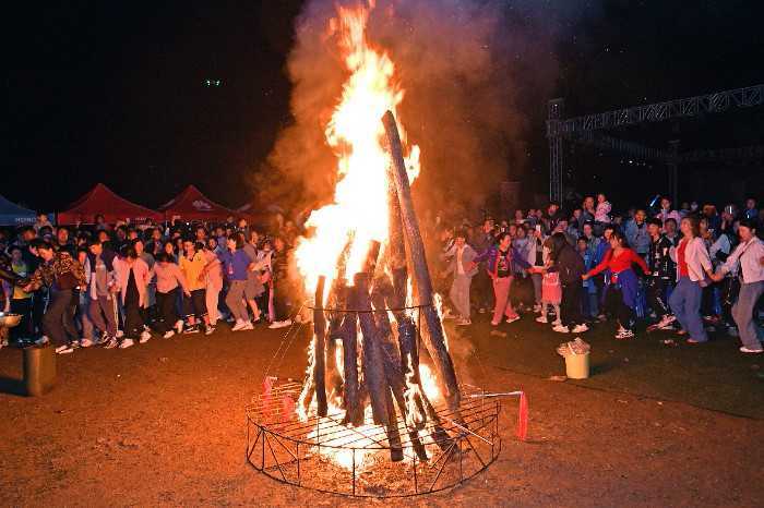 城固县2023首届帐篷音乐节暨夏季旅游攻略推介活动拉开帷幕
