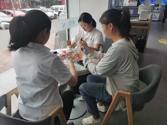 【心级服务 让爱连接】汉中移动营业厅开展 “迎端午 制香囊”惊喜活动