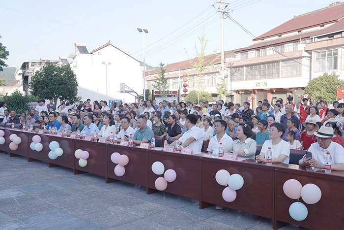 陕西理工大学“涓涓理工情意，教育赋能乡村振兴”大舞台走进南郑两河镇