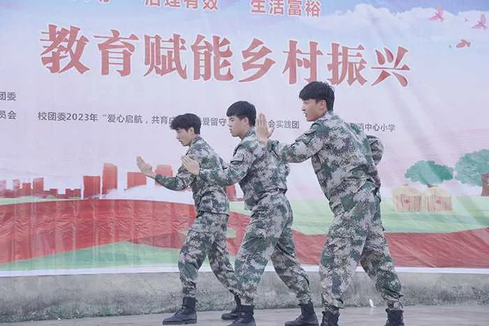 陕西理工大学“涓涓理工情意，教育赋能乡村振兴”大舞台走进南郑两河镇