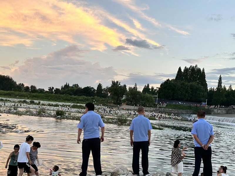 “警”防溺水筑防线  护佑平安度盛夏